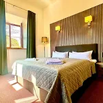 Zur Post By Rikas Hotel